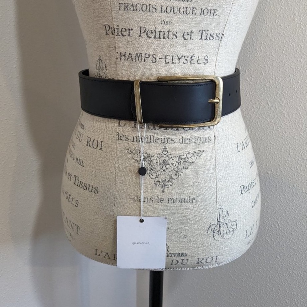 Downtown Belt in Black
L'Academie